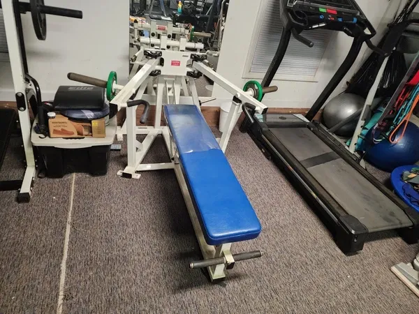 Magnum Biangular Horizontal Plate Loaded Converging Bench Press