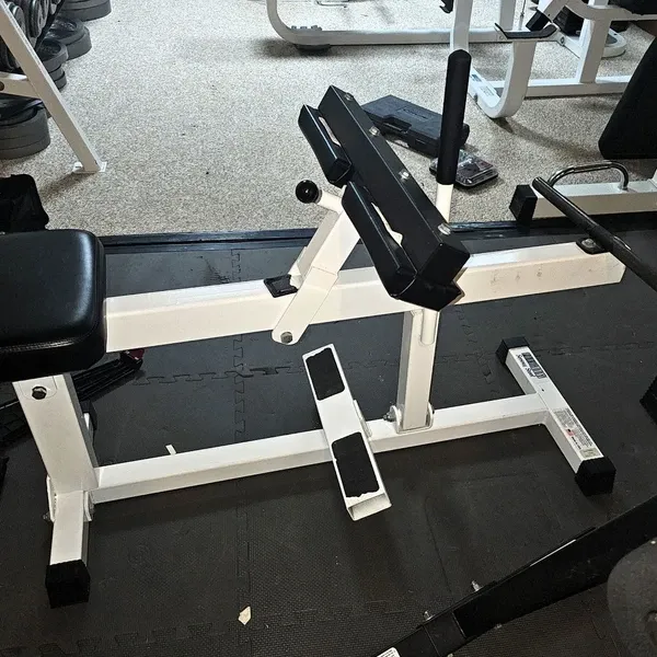 Seated calf raise machine plate loaded